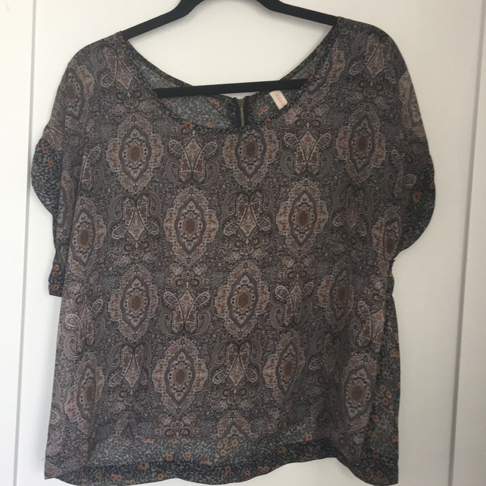Multi-color short sleeve blouse